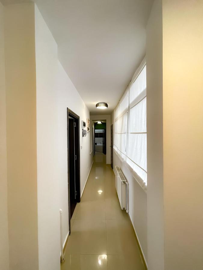 Cool Flat With Hot Tub In The Old Town Appartement Boekarest Buitenkant foto