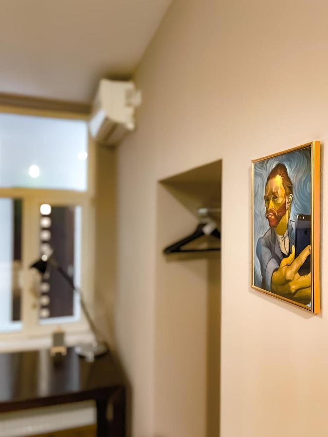 Cool Flat With Hot Tub In The Old Town Appartement Boekarest Buitenkant foto